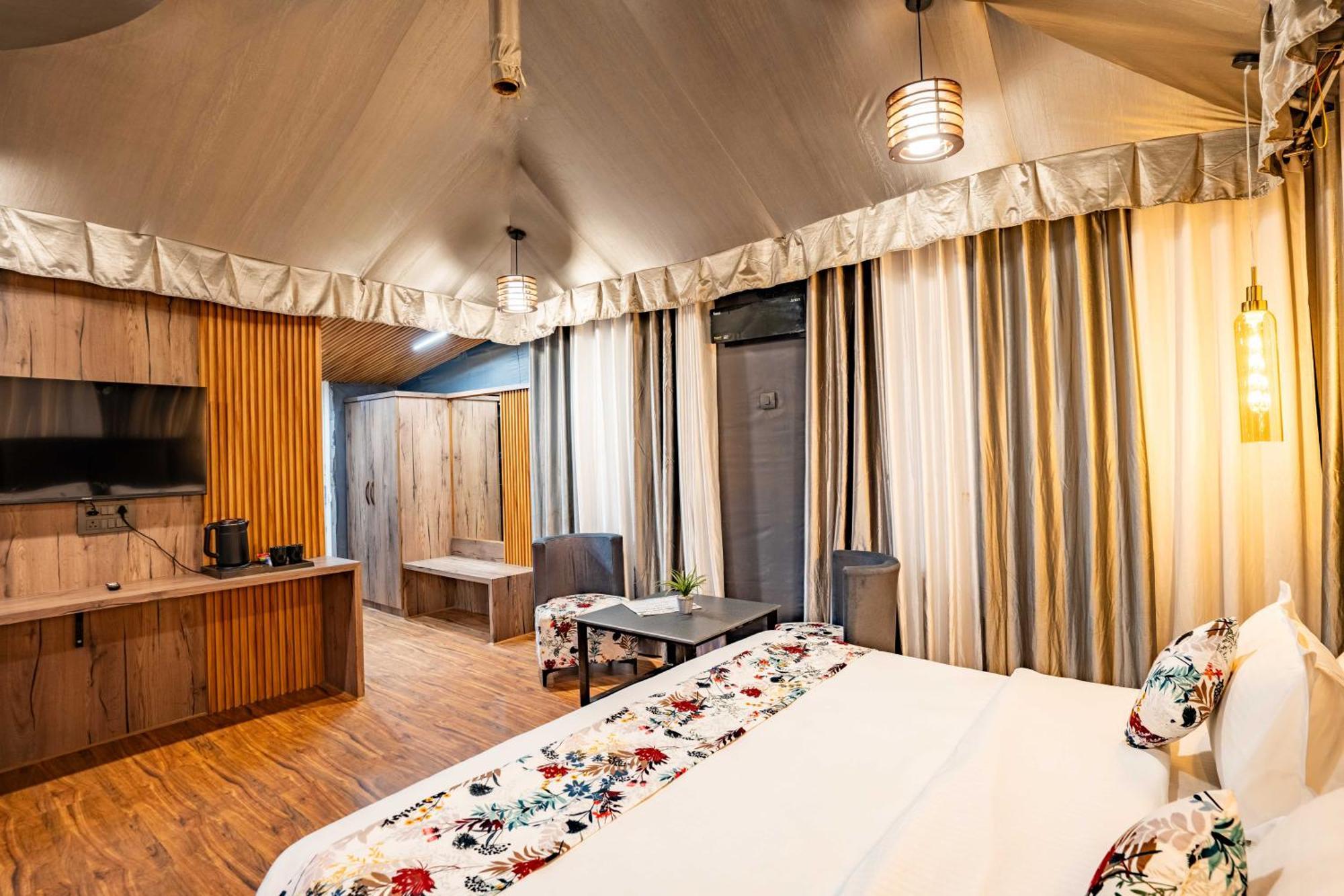 Hotel The Whispering Oaks Nainital Exterior foto