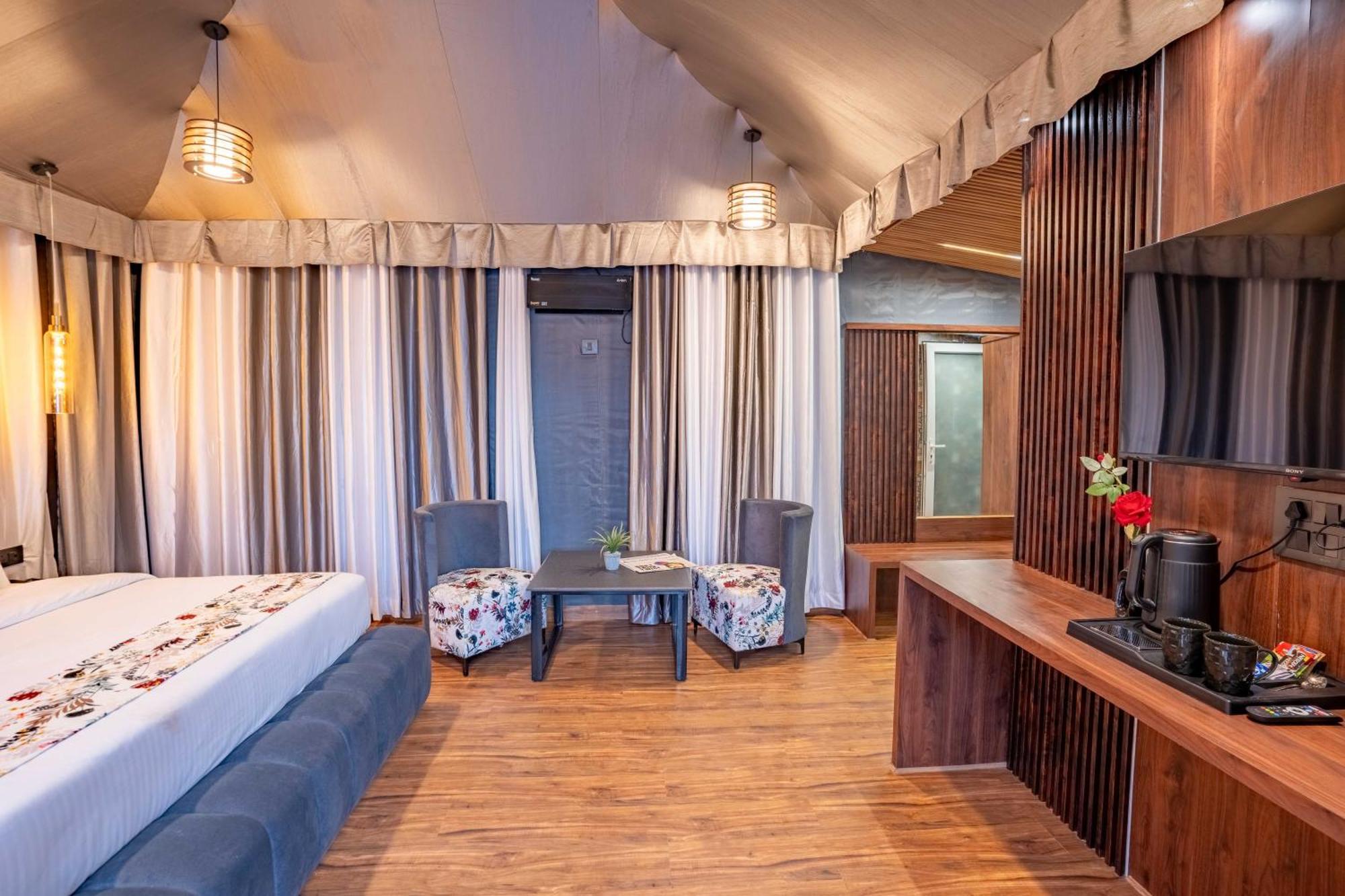 Hotel The Whispering Oaks Nainital Exterior foto