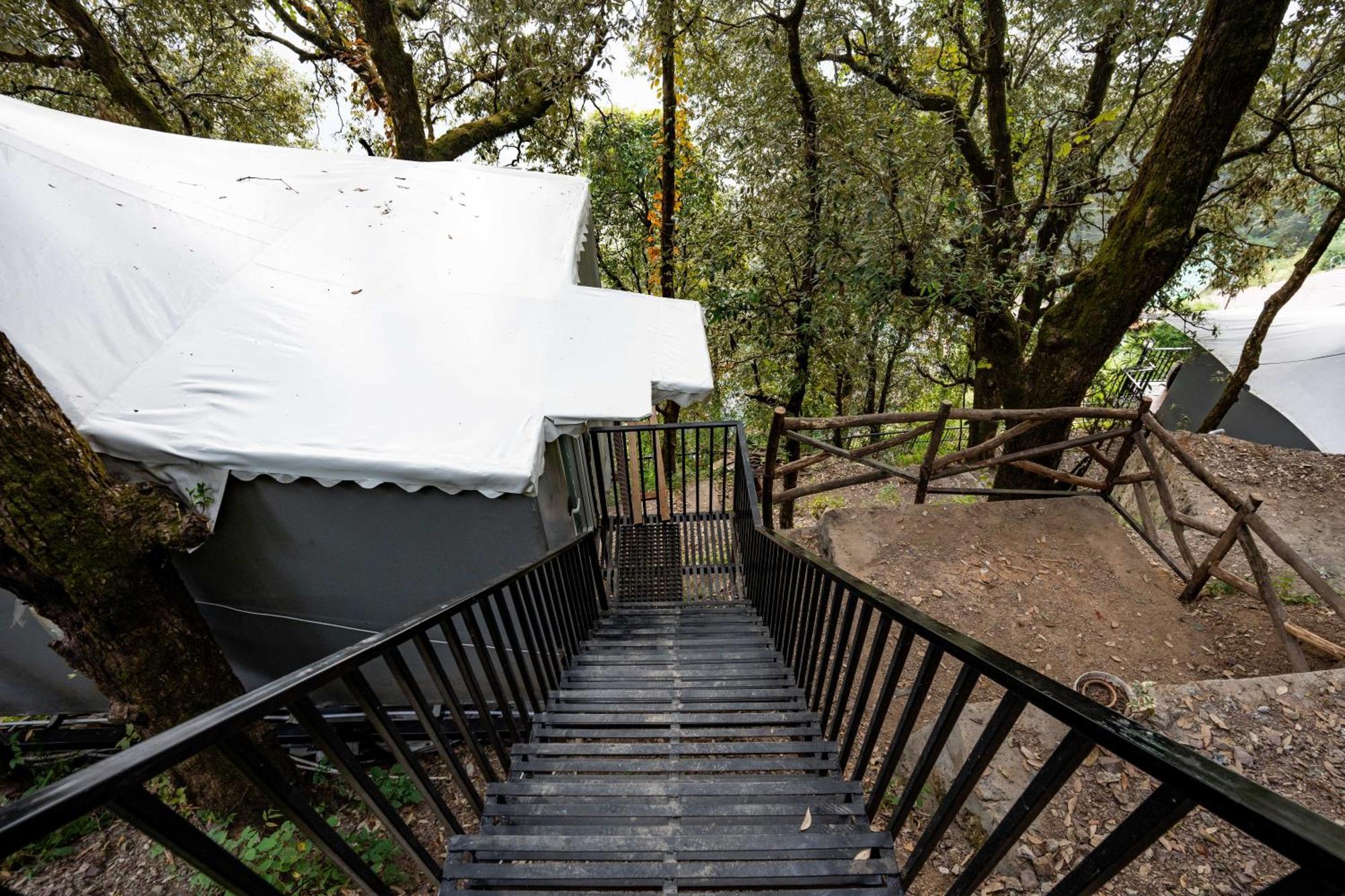 Hotel The Whispering Oaks Nainital Exterior foto