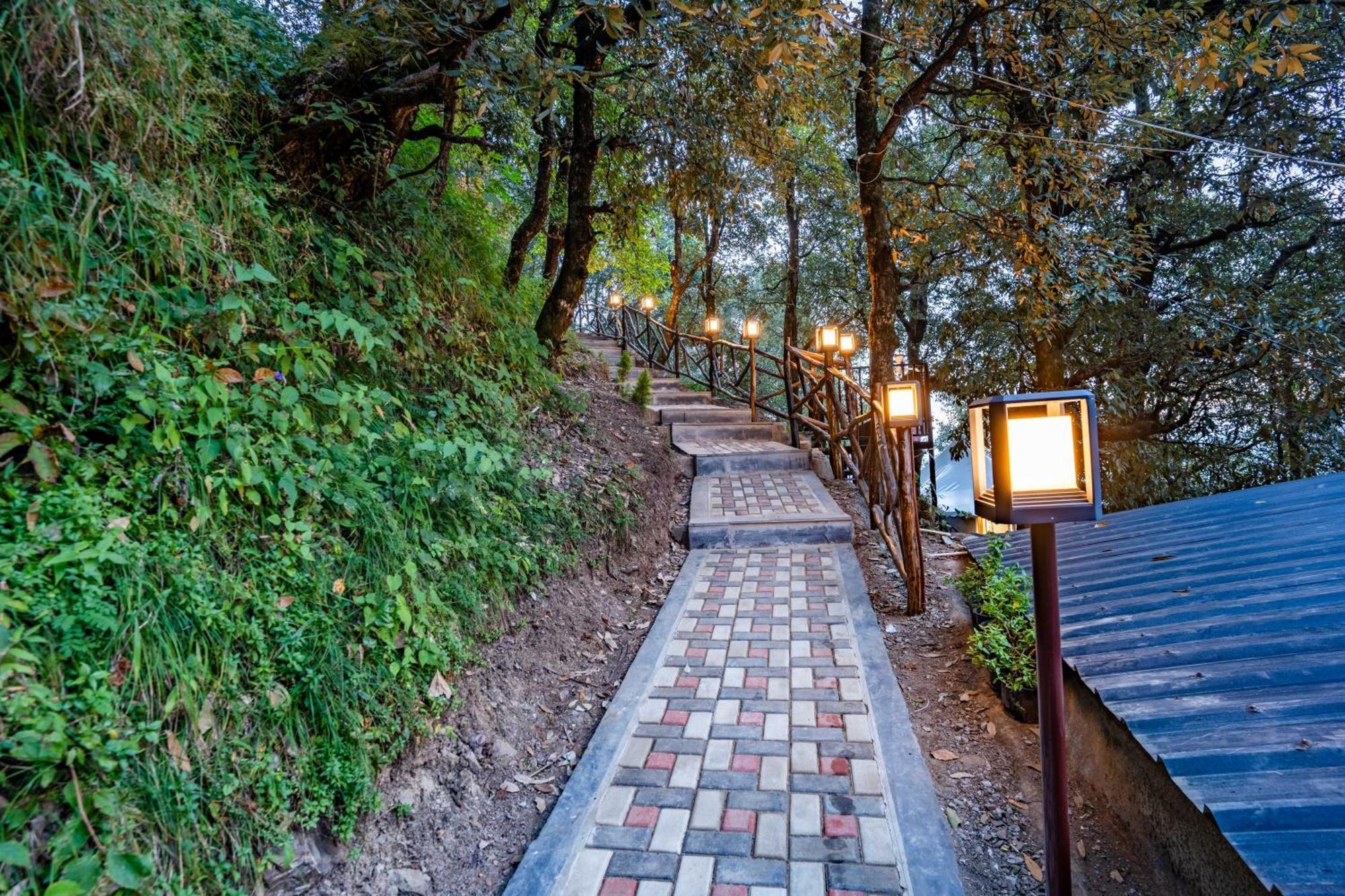 Hotel The Whispering Oaks Nainital Exterior foto