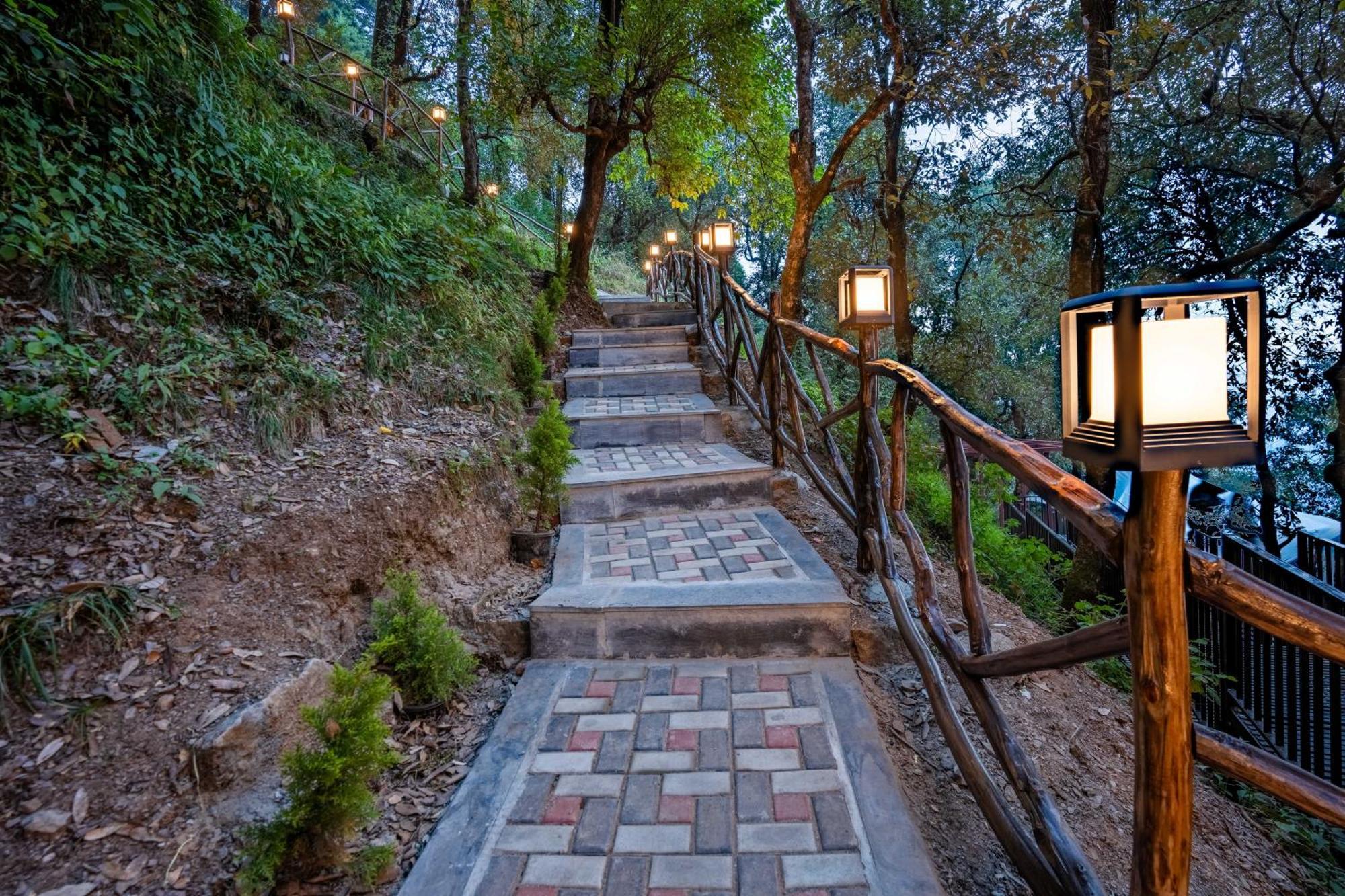 Hotel The Whispering Oaks Nainital Exterior foto